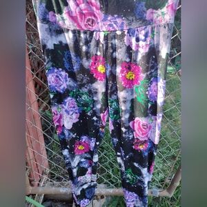 No Boundaries Pink and Purple Artistic Floral Leggings